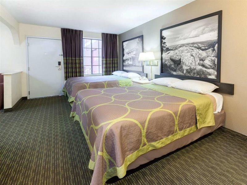 Super 8 By Wyndham Tulsa/Downtown/East Hotel Luaran gambar