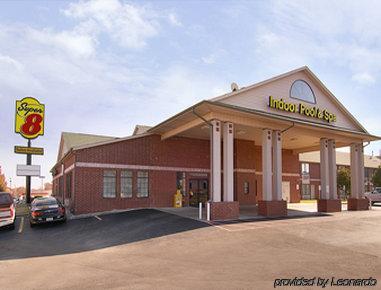 Super 8 By Wyndham Tulsa/Downtown/East Hotel Luaran gambar