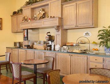 Super 8 By Wyndham Tulsa/Downtown/East Hotel Restoran gambar