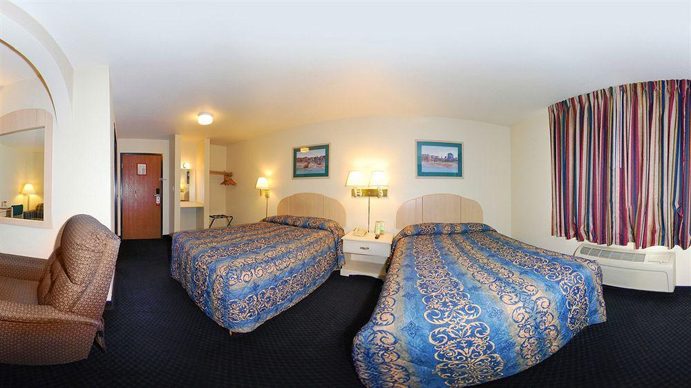 Super 8 By Wyndham Tulsa/Downtown/East Hotel Luaran gambar