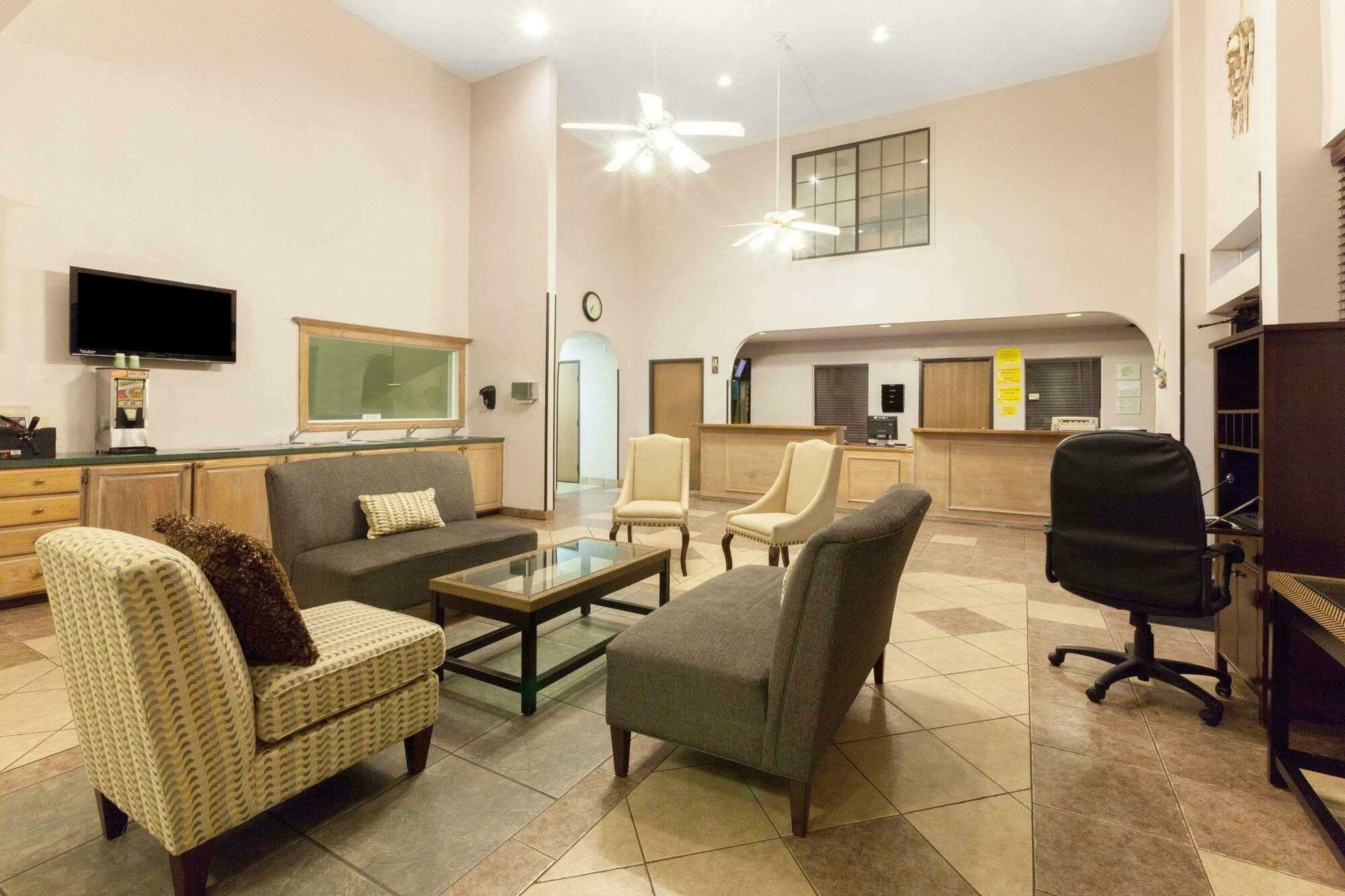 Super 8 By Wyndham Tulsa/Downtown/East Hotel Luaran gambar