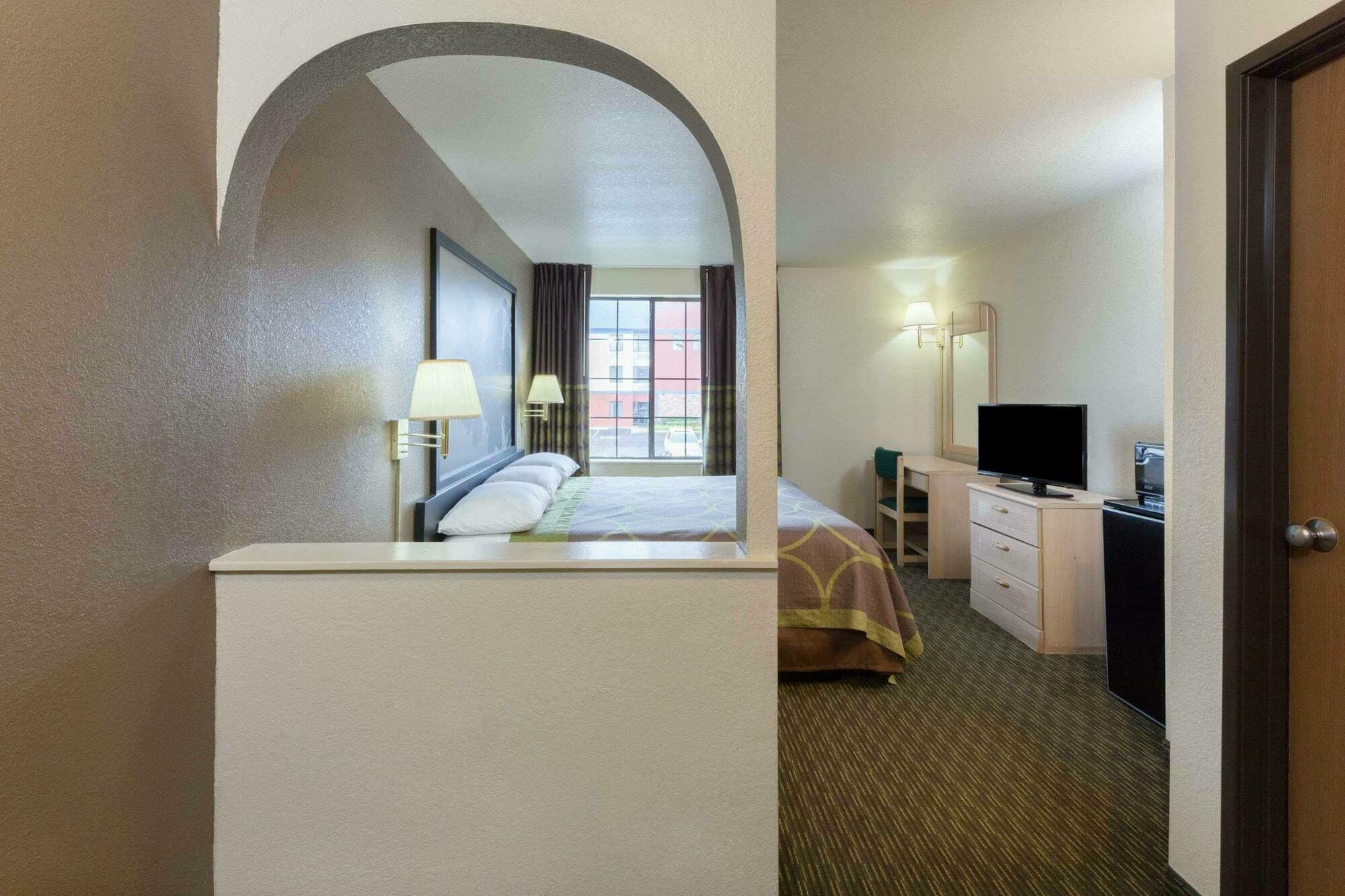 Super 8 By Wyndham Tulsa/Downtown/East Hotel Luaran gambar
